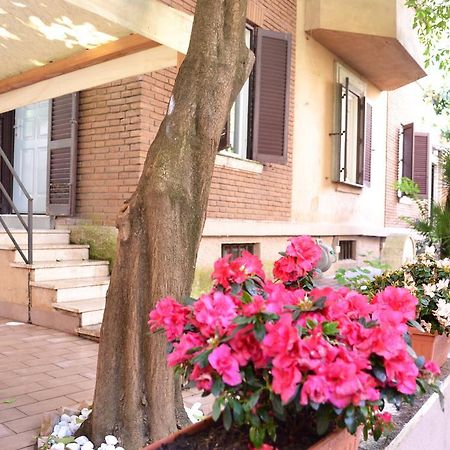 Отель Tiburtina House Рим Экстерьер фото