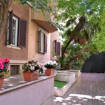 Отель Tiburtina House Рим Экстерьер фото