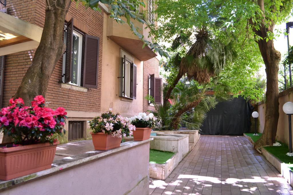 Отель Tiburtina House Рим Экстерьер фото
