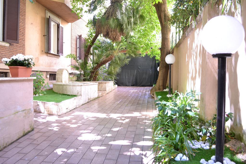 Отель Tiburtina House Рим Экстерьер фото